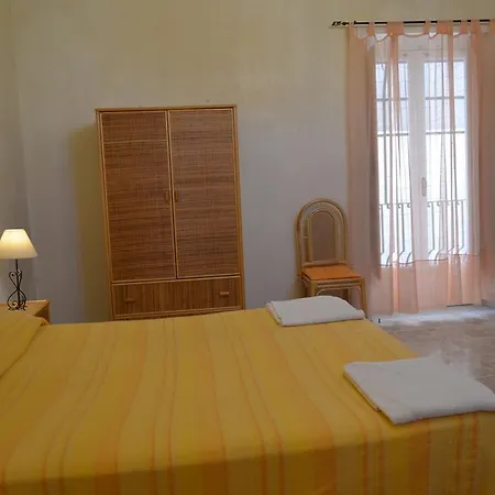 Vacanze Arcobaleno מלון דירות